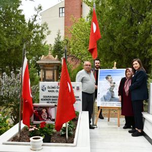 İl Müdürümüz Sayın Çiğdem AÇIKYILDIZ KAZEL, Şehidimiz J.Ast.Çvş. Ferdican ALTUNKAŞ’ın şehadetinin sene-i devriyesi için kabri başında düzenlenen anma programına katıldı. - fotoğraf 1