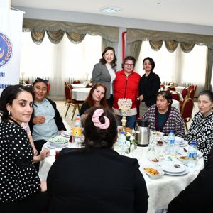 10-16 Mayıs Engelliler Haftası kapsamında, Müdürlüğümüz ve Kırıkkale Polis Eşleri Derneği işbirliğinde özel gereksinimli bireylerimiz için anlamlı bir program gerçekleştirildi. - fotoğraf 3