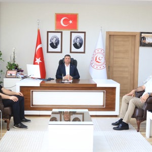 15 TEMMUZ GAZİMİZ EBUBEKİR KESKİN VE MALATYA AİLE VE SOSYAL HİZMETLER ŞUBE MÜDÜRÜ CEM OĞUŞGİL İL MÜDÜRÜMÜZ SERDAR DEMİRCİ İLE İSTİŞAREDE BULUNDU - fotoğraf 1