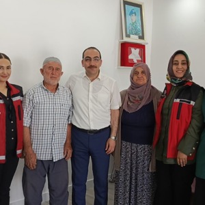 İl Müdürümüz Cüneyd ÖZDEMİR Aziz Şehidimiz Musa Taşdemir’in Kıymetli Ailesini Ziyareti Etti - fotoğraf 1