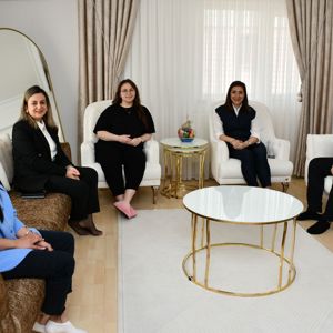 İl Müdürümüz Sayın Çiğdem AÇIKYILDIZ KAZEL, 15 Mayıs Aile Günü dolayısıyla, Evlenecek Gençlerin Desteklenmesi Projesinden yararlanan çiftimizi hanelerinde ziyaret etti. - fotoğraf 2