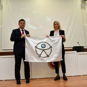 16 Mayıs Ulusal Erişilebilirlik Günü kapsamında düzenlenen program, Valimiz Sayın H.Engin SARIİBRAHİM, il protokolü, kamu kurum kuruluş ve STK temsilcilerinin katılımıyla gerçekleştirildi. - fotoğraf 5