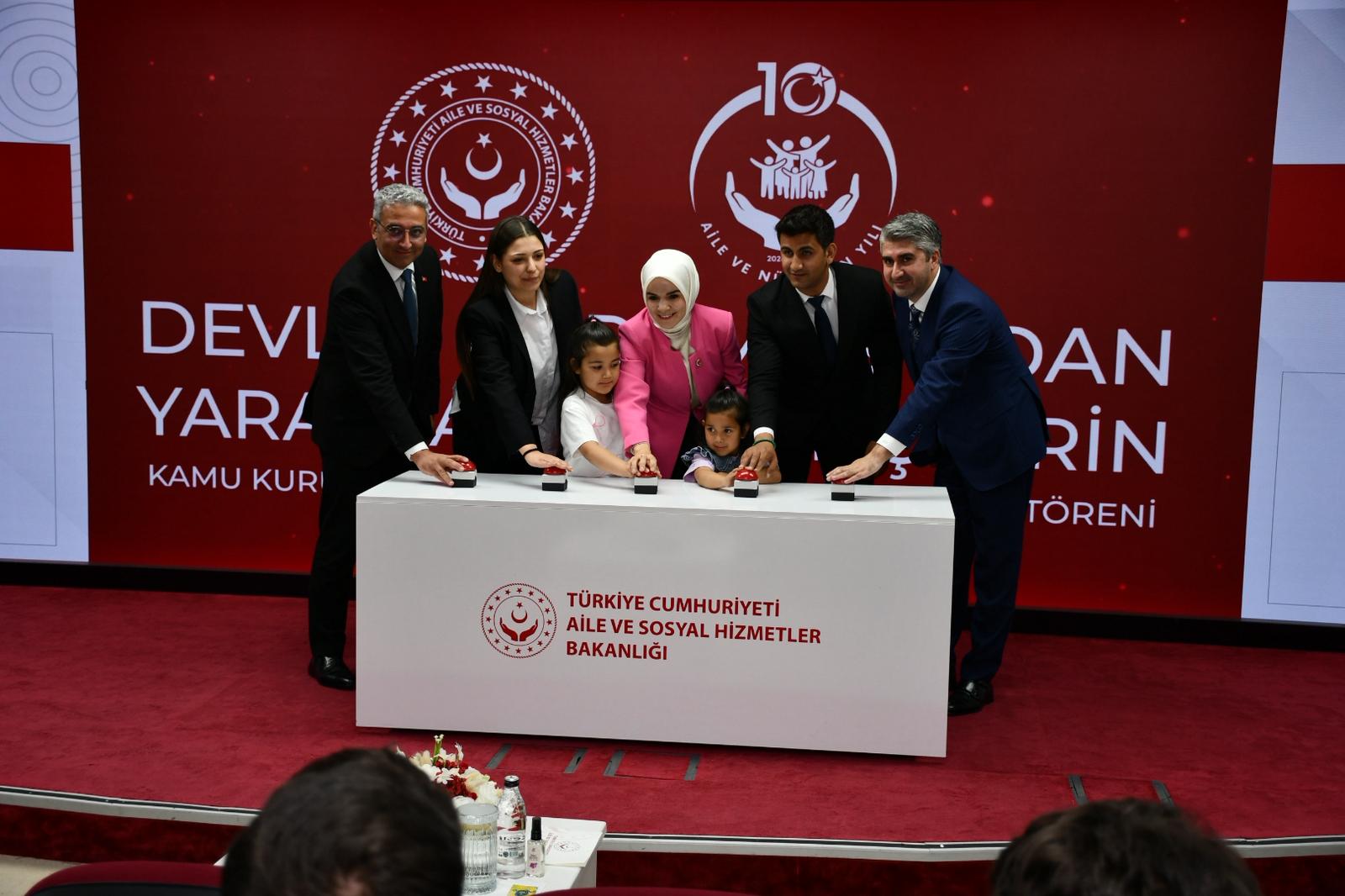 Sayın Bakanımız Mahinur ÖZDEMİR GÖKTAŞ ve Bakan Yardımcımız Sayın Zafer TARIKDAROĞLU’nun katılımları ile “Devlet Himayesindeki Gençlerimizin Kamu Kurumlarına Yerleştirilmesi Töreni” gerçekleştirildi.