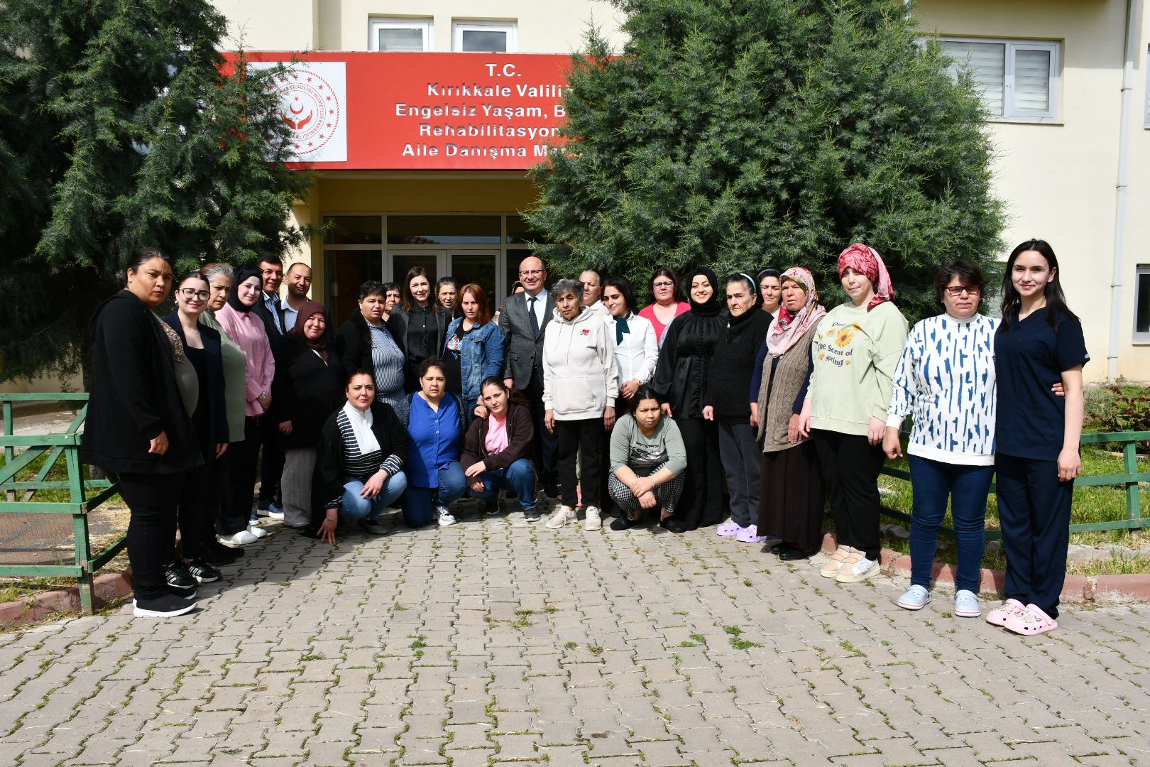 İl Müdürümüz Sayın Çiğdem AÇIKYILDIZ KAZEL, yaklaşan Kurban Bayramı dolayısıyla Engelsiz Yaşam Bakım Rehabilitasyon ve Aile Danışma Merkezi Müdürlüğümüzü ziyaret etti.