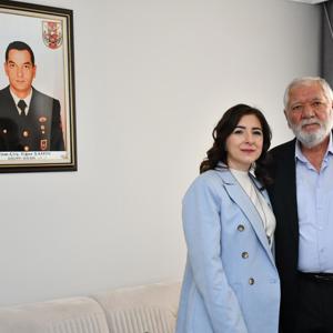İl Müdürümüz Sayın Çiğdem AÇIKYILDIZ KAZEL, Kurban Bayramı ve Milli Aile Haftası dolayısıyla, kahraman Şehidimizin kıymetli ailesini ziyaret etti. - fotoğraf 2