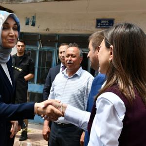 İçişleri Bakan Yardımcısı Sayın Doç. Dr. Kübra GÜRAN YİĞİTBAŞI, görevi başında şehadet mertebesine erişen kahraman şehidimiz J. Asb. Kad. Üçvş. Trf. Yusuf ERGÜN’ün kıymetli ailesini ziyaret ederek taziyelerini iletti. - fotoğraf 2