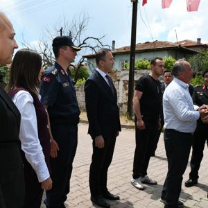 İçişleri Bakan Yardımcısı Sayın Doç. Dr. Kübra GÜRAN YİĞİTBAŞI, görevi başında şehadet mertebesine erişen kahraman şehidimiz J. Asb. Kad. Üçvş. Trf. Yusuf ERGÜN’ün kıymetli ailesini ziyaret ederek taziyelerini iletti. - fotoğraf 1