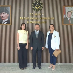 Muğla Büyükşehir Belediyesi (MBB) Kadın ve Aile Hizmetleri Dairesi Başkanı Özge DEMİREL ile Etüt ve Projeler Dairesi Başkanı Münevver TETİK, İl Müdürümüz Mahmut SELÇUK’u makamında ziyaret etti. - fotoğraf 1