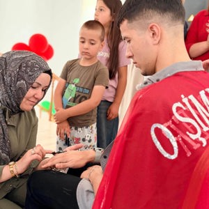 “Vatan Sevgisi Engel Tanımaz” Projesi Kapsamında Temsili Asker Kınası Programı Düzenlendi. - fotoğraf 1