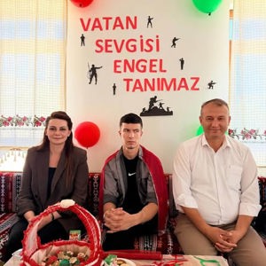 “Vatan Sevgisi Engel Tanımaz” Projesi Kapsamında Temsili Asker Kınası Programı Düzenlendi. - fotoğraf 6
