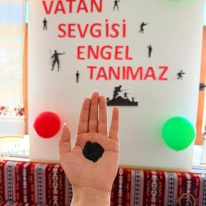 “Vatan Sevgisi Engel Tanımaz” Projesi Kapsamında Temsili Asker Kınası Programı Düzenlendi. - fotoğraf 7