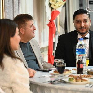 Valimiz Sayın H. Engin SARIİBRAHİM, İl Protokolü ve İl Müdürümüz Sayın Çiğdem AÇIKYILDIZ KAZEL, kahraman Gazimizin düğün merasimine katılarak mutluluklarına ortak oldu. - fotoğraf 2