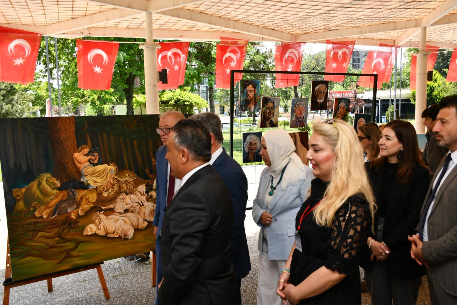Kırıkkale Güzel Sanatlar Lisesi Resim Bölümü öğretmen ve öğrencilerinin yıl boyunca hazırladığı eserlerden oluşan Resim Sergisi’nin açılışı gerçekleştirildi.
