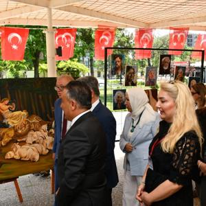 Kırıkkale Güzel Sanatlar Lisesi Resim Bölümü öğretmen ve öğrencilerinin yıl boyunca hazırladığı eserlerden oluşan Resim Sergisi’nin açılışı gerçekleştirildi. - fotoğraf 1