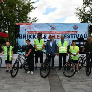 Valiliğimiz himayelerinde düzenlenen Kırıkkale Aile Festivali, Millet Bahçesi’nde coşkulu bir açılışla başladı. - fotoğraf 2