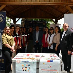 Festival alanında kurulan stantlar ziyaret edilerek kurumlarımızın, sivil toplum kuruluşlarımızın, girişimci kadınlarımızın ve öğrencilerimizin çalışmalarını yakından incelendi. - fotoğraf 5