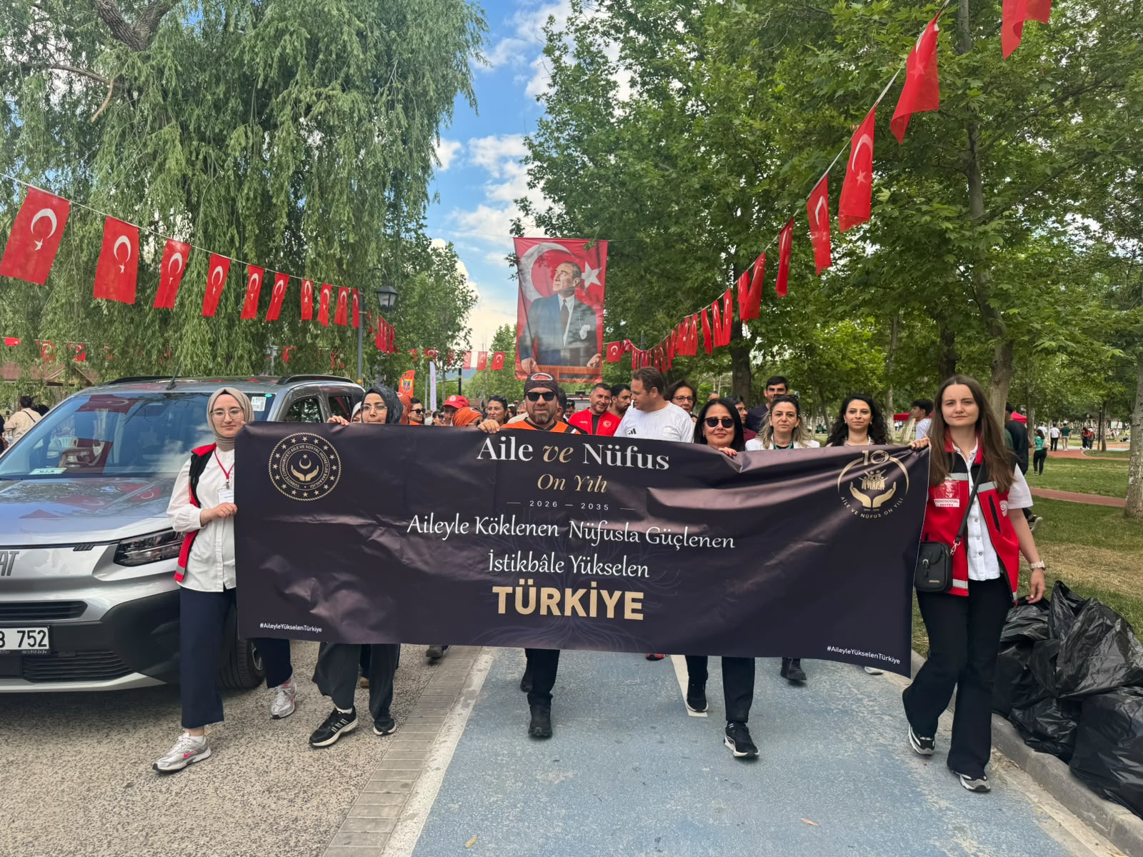 Kırıkkale Aile Festivali, gün boyunca süren etkinlikler, müzik dinletileri ve aile yürüyüşü ile devam etti.