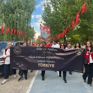 Kırıkkale Aile Festivali, gün boyunca süren etkinlikler, müzik dinletileri ve aile yürüyüşü ile devam etti. - fotoğraf 1