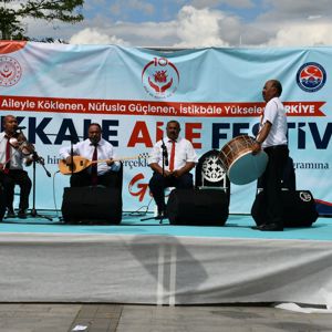 Kırıkkale Aile Festivali, gün boyunca süren etkinlikler, müzik dinletileri ve aile yürüyüşü ile devam etti. - fotoğraf 2