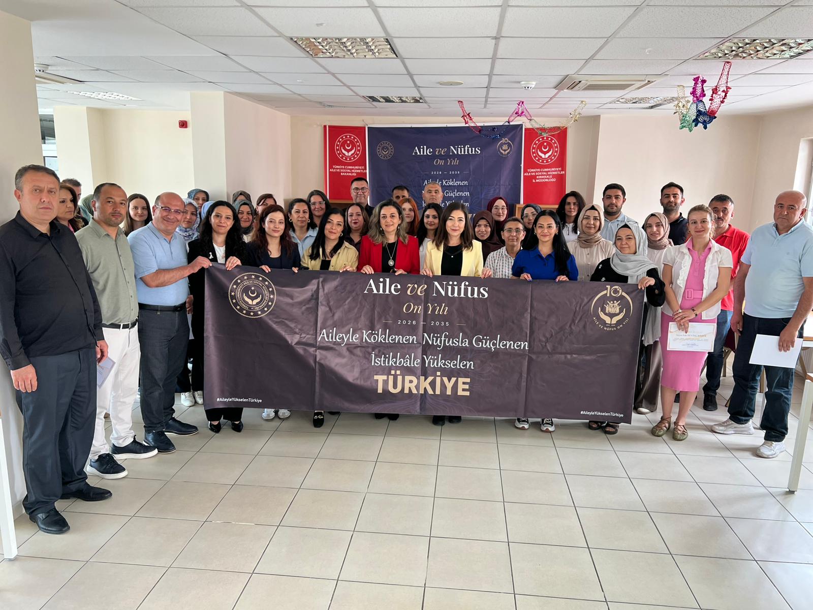 İl Müdürümüz Sayın Çiğdem AÇIKYILDIZ KAZEL, Aile Festivali’nin planlanması ve yürütülmesinde görev alan personelimizle bir araya geldi.