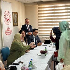 Son Başbakanımız Sayın Binali Yıldırım’ın kıymetli eşi Sayın Semiha Yıldırım Hanımefendi’nin ev sahipliğinde, Kemah Huzurevi Müdürlüğü’nde kalan kıymetli büyüklerimiz için anlamlı ve unutulmaz bir etkinlik gerçekleştirildi. - fotoğraf 5
