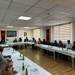 Son Başbakanımız Sayın Binali Yıldırım’ın kıymetli eşi Sayın Semiha Yıldırım Hanımefendi’nin ev sahipliğinde, Kemah Huzurevi Müdürlüğü’nde kalan kıymetli büyüklerimiz için anlamlı ve unutulmaz bir etkinlik gerçekleştirildi. - fotoğraf 7