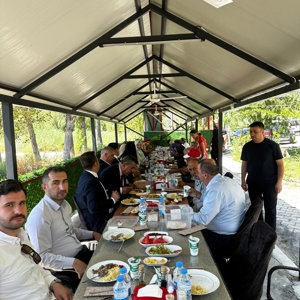 Son Başbakanımız Sayın Binali Yıldırım’ın kıymetli eşi Sayın Semiha Yıldırım Hanımefendi’nin ev sahipliğinde, Kemah Huzurevi Müdürlüğü’nde kalan kıymetli büyüklerimiz için anlamlı ve unutulmaz bir etkinlik gerçekleştirildi. - fotoğraf 10