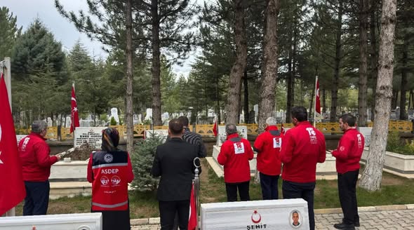 Seydişehir Sosyal Hizmet Merkezi Müdürlüğümüz Türk Polis Teşkilatının Kurluşu ve Polis Haftası Kapsamında 15 Temmuz Şehidi Muhsin KİREMİTCİ’nin Kıymetli Ailesi ve Eşini Ziyaret Etti 