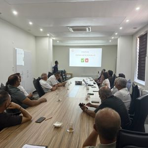 Sarayköy’de Muhtarlara Yönelik Sosyal Risk Haritası ve Kadına Yönelik Şiddetle Mücadele Bilgilendirme Sunumu Gerçekleştirildi - fotoğraf 2
