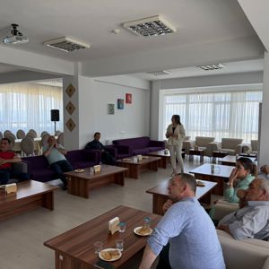 Babadağ’da Muhtarlara Yönelik Sosyal Risk Haritası ve Kadına Yönelik Şiddetle Mücadele Bilgilendirme Sunumu Gerçekleştirildi - fotoğraf 2