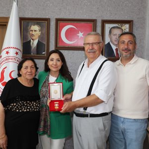 Kıbrıs Gazimiz Necati Akgül’e Milli Mücadele Madalyası ve Beratı Takdim Edildi. - fotoğraf 2