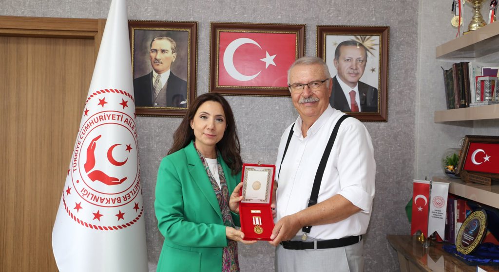 Kıbrıs Gazimiz Necati Akgül’e Milli Mücadele Madalyası ve Beratı Takdim Edildi.