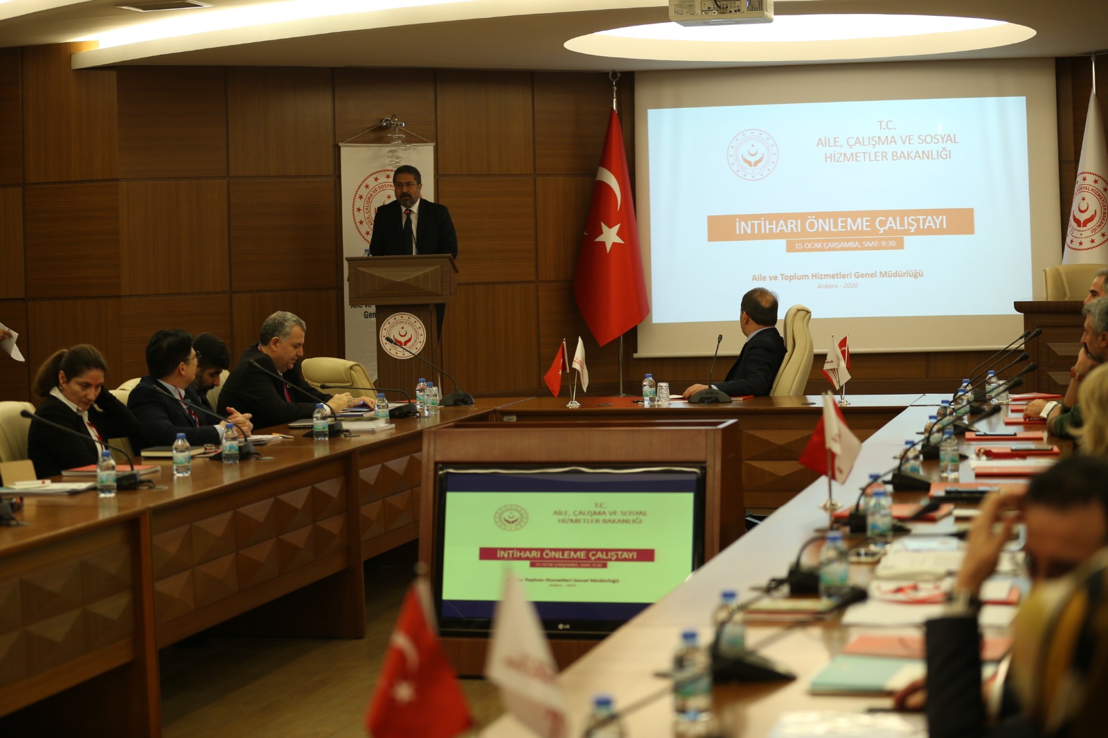 İntiharı Önleme Çalıştayı 15 Ocak 2020 tarihinde Bakanlığımız Emek Yerleşkesi Reşat Moralı Toplantı salonunda gerçekleştirilmiştir