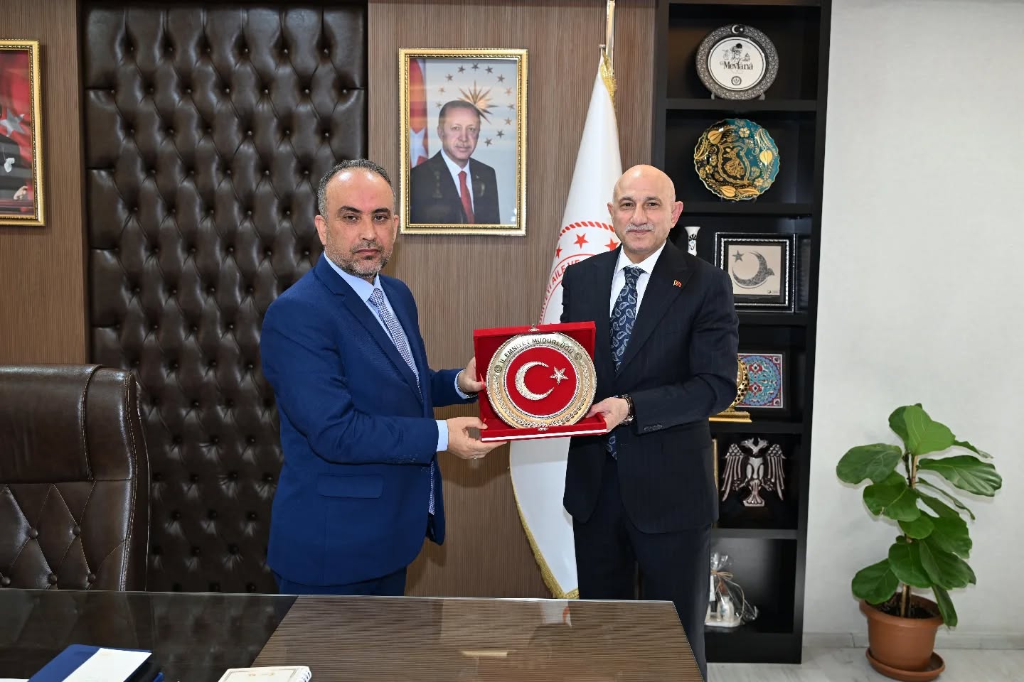 Konya İl Emniyet Müdürümüz Sayın Maksut Yüksek, Aile ve Sosyal Hizmetler İl Müdürümüz Sayın Arif Topal’ı Makamında Ziyaret Etti