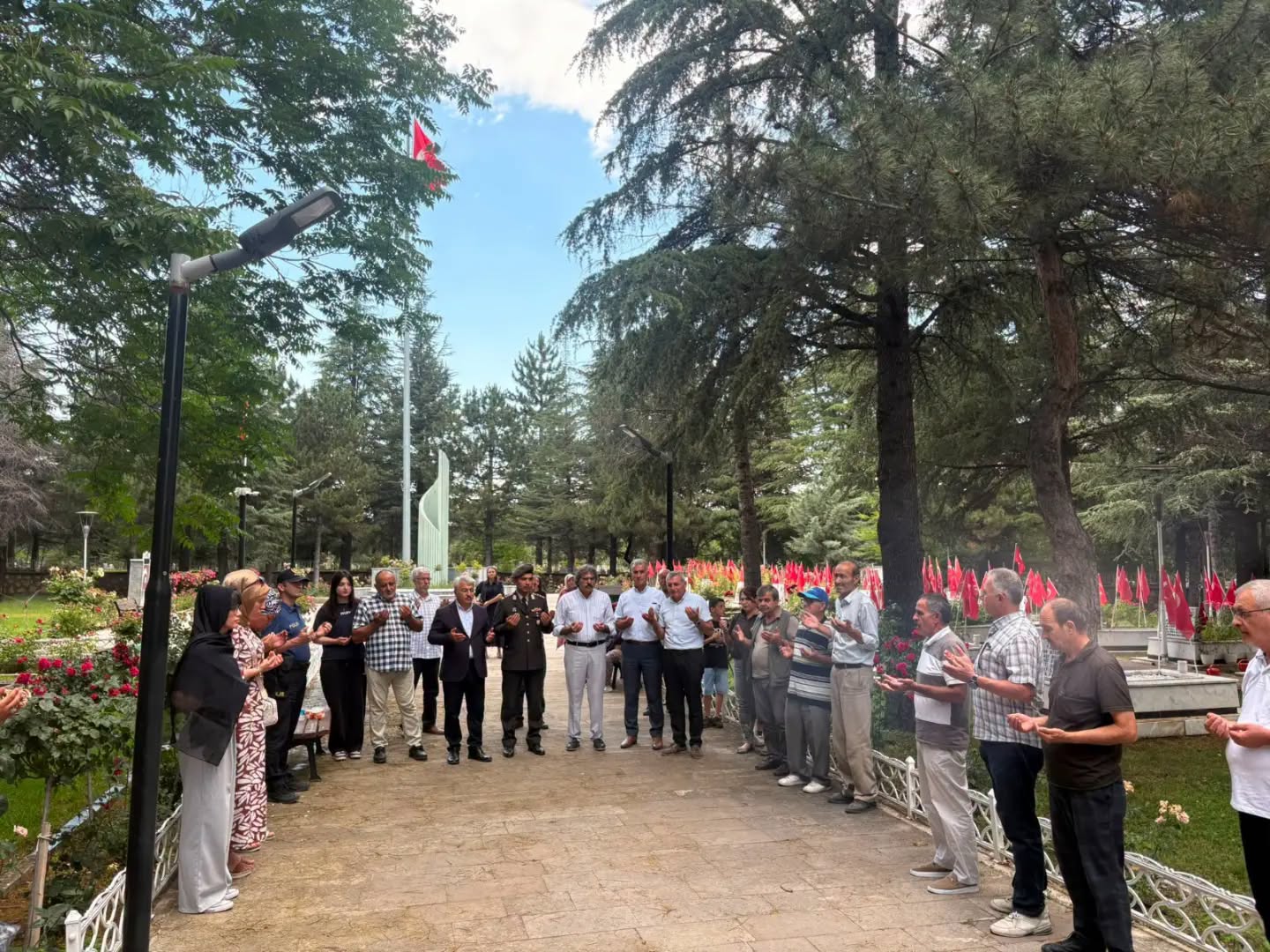 15 Temmuz Demokrasi ve Millî Birlik Günü Anma Etkinlikleri Kapsamında Akşehir Şehitliği'nde Anma Programı Gerçekleştirildi