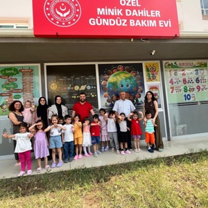 Şube Müdürümüz Sayın Adem Karnuş ve Kreş Birimi personellerimiz tarafından, Ekransız Çocuk Etkinlikleri kapsamında Kadirli Özel Minik Dahiler Gündüz Bakımevi ziyaret edilmiştir. - fotoğraf 1