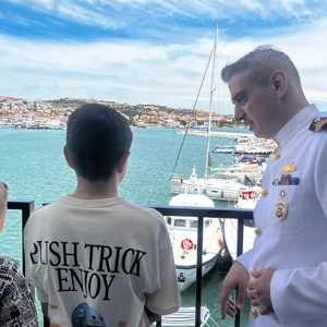 Çocuklarımızdan Sahil Güvenlik Kuzey Ege Grup Komutanlığına Anlamlı Ziyaret - fotoğraf 2