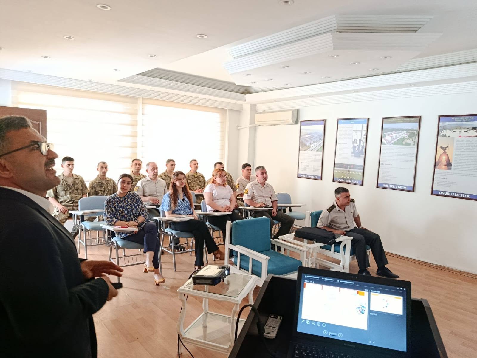 Çorum Asker Alma Bölge Başkanlığında Evlilik Öncesi Eğitim ve Ailenin Önemi Konulu Eğitim Düzenlendi