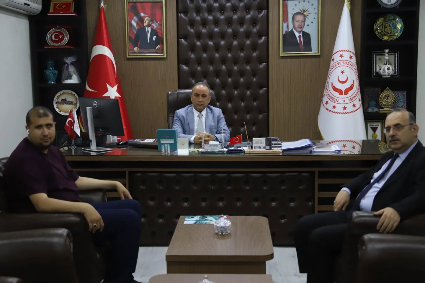 Rumi Görme Engelliler Dernek Başkanı Sayın Ökkeş Mendilli, İl Müdürümüz Sayın Arif Topal’ı Makamında Ziyaret Etti