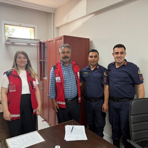 Düziçi Sosyal Hizmet Merkezi Müdürlüğü Şehit Yakınları ve Gaziler Birimi personelleri tarafından, Jandarma Teşkilatının kuruluşunun 187. yıl dönümü münasebetiyle Düziçi İlçe Jandarma Komutanlığı personellerine ziyaret gerçekleştirilmiştir. - fotoğraf 1