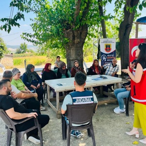 İl Müdürlüğümüz koordinesinde yürütülen “Kadın Ailedir; Köylerde Ailem Güvende” projesi kapsamında Issızca Köyü’nde vatandaşlarla bir araya gelinmiştir. - fotoğraf 3