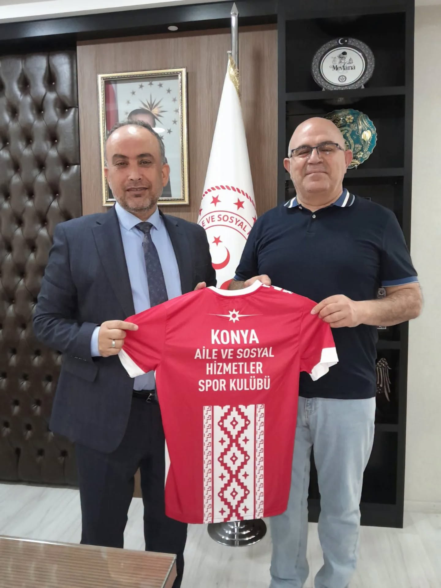 İl Müdürlüğümüz Aile ve Sosyal Hizmetler Spor Kulübü Tarafından, Spora ve Sporculara Verdiği Destek Dolayısıyla İl Müdürümüz Arif Topal’a Kulüp Forması Takdim Edildi