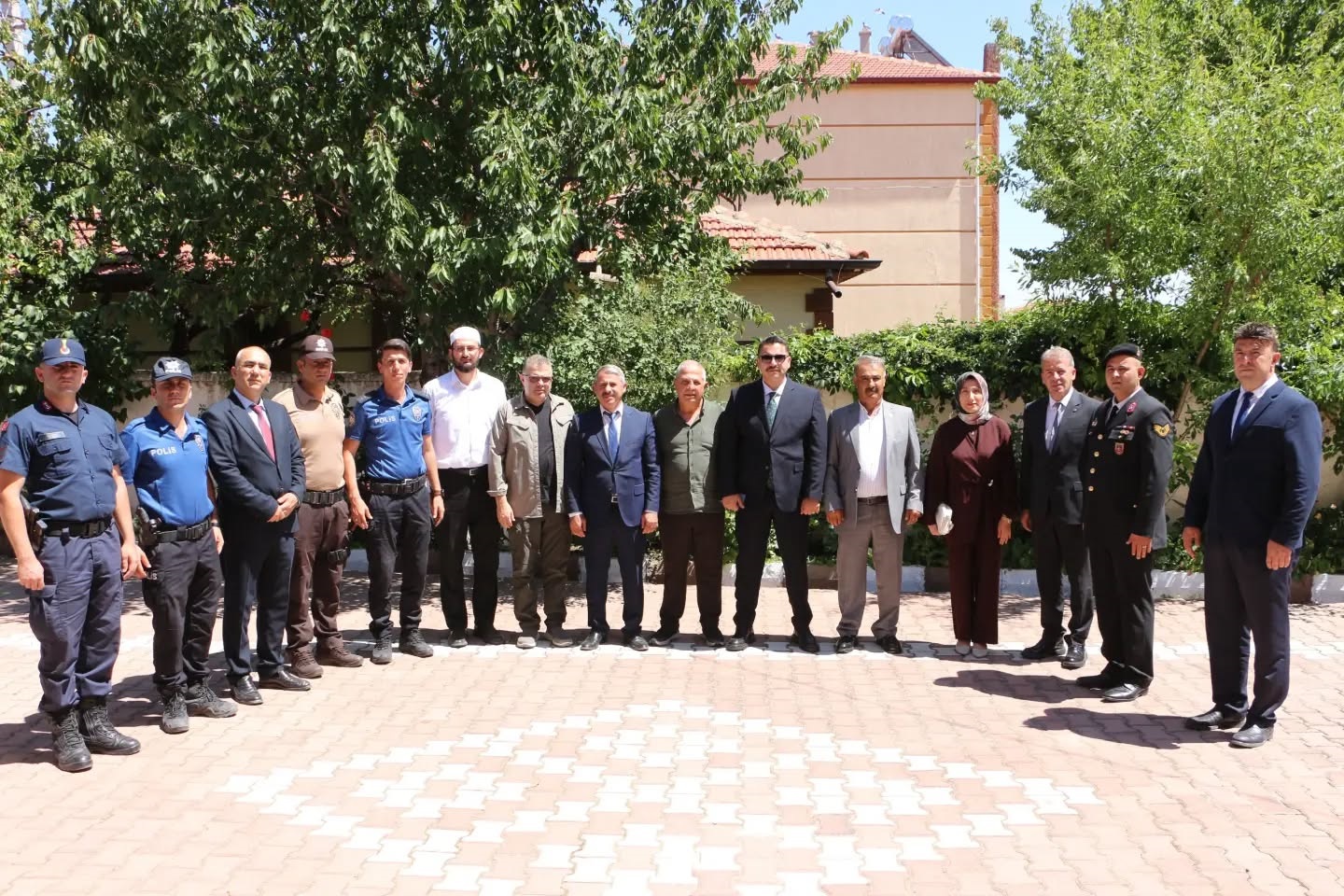 15 Temmuz Demokrasi ve Millî Birlik Günü Kapsamında Şehit Kabirlerini ve Şehit Ahmet Yalçınkaya'nın Kıymetli Ailesi Ziyaret Edildi
