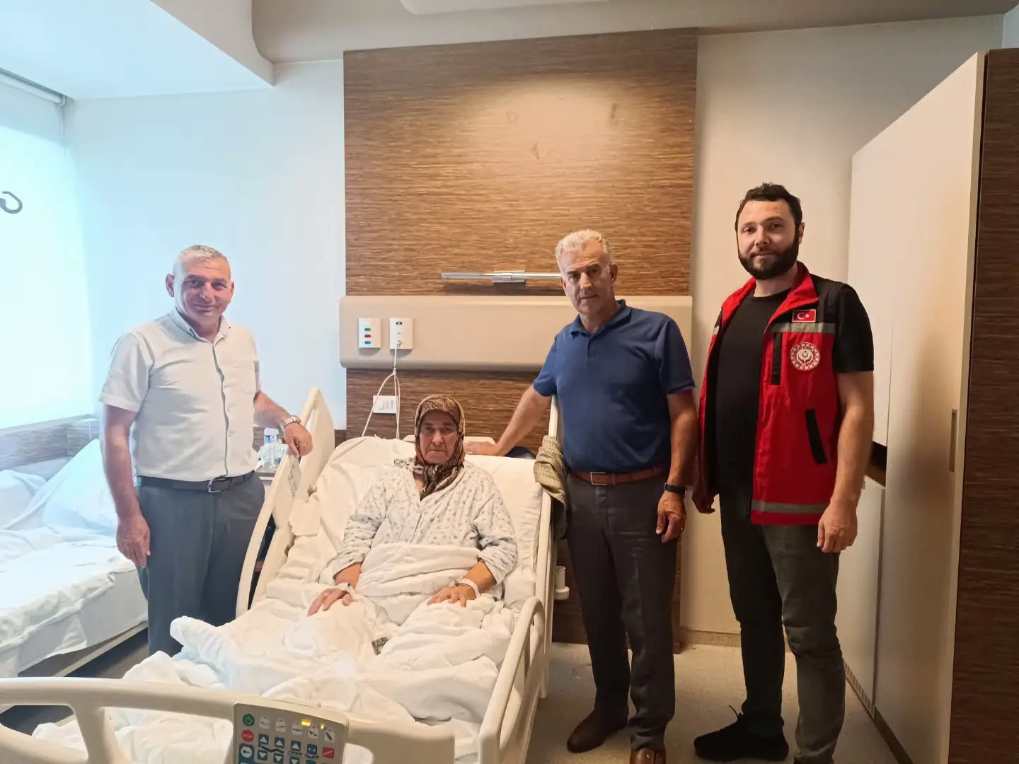 Aziz Şehidimiz Birol DAĞLI'nın Annesi Fatma DAĞLI'nın Tedavi Gördüğü Hastanede Geçmiş Olsun Ziyaretinde Bulunuldu