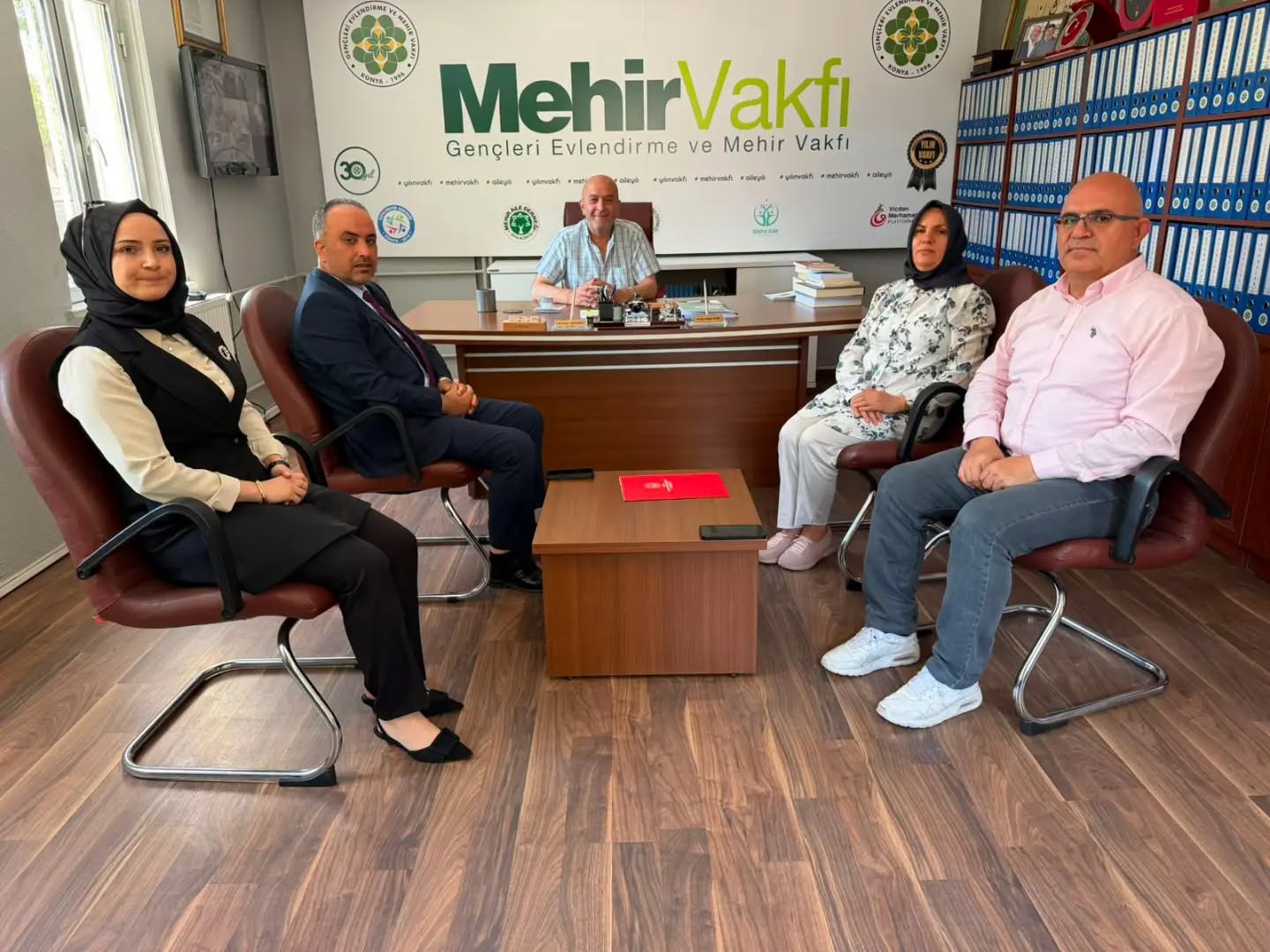 İl Müdürümüz Arif Topal, Mehir Vakfını Ziyaret Ederek Vakıf Yetkilileriyle Bir Araya Geldi
