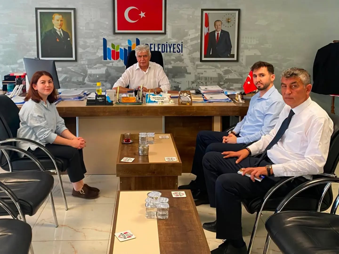İl Müdürlüğümüze bağlı Beyşehir Sosyal Hizmet Merkezimiz Tarafından Hüyük Belediye Başkanımız Sayın Sadık Sefer Makamında Ziyaret Edildi