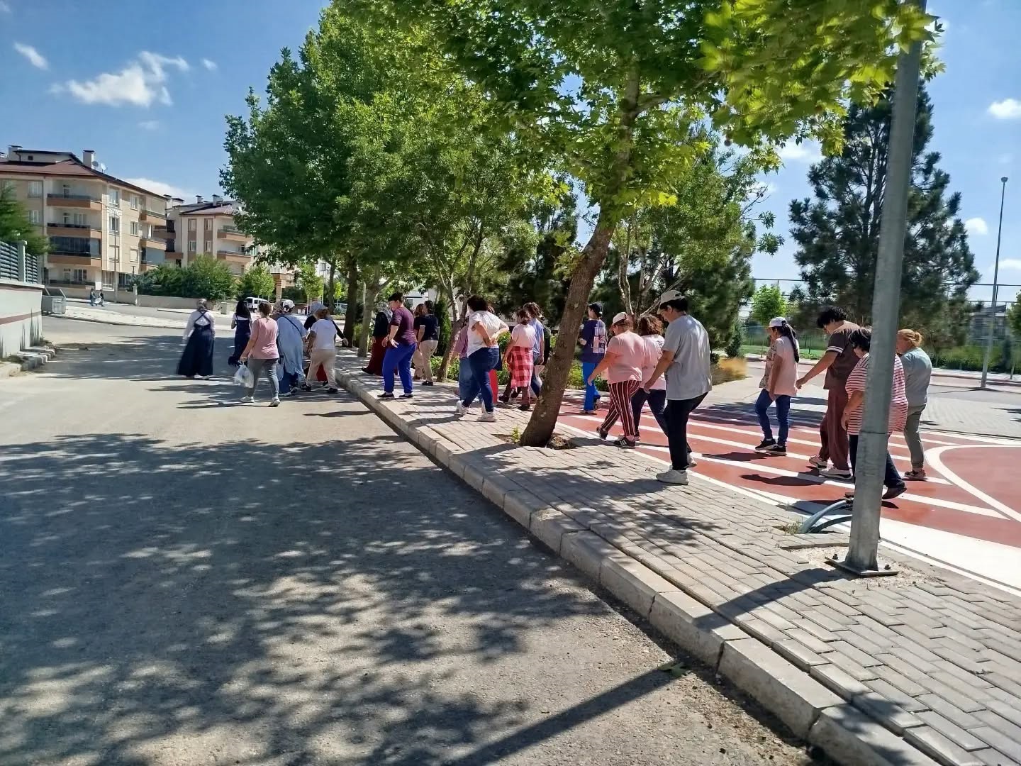 Selçuklu Bakım, Rehabilitasyon ve Aile Danışma Merkezimizde Kalan Bireylerimiz, Güne Sabah Yürüyüşü ve Spor Etkinliğiyle Başladı