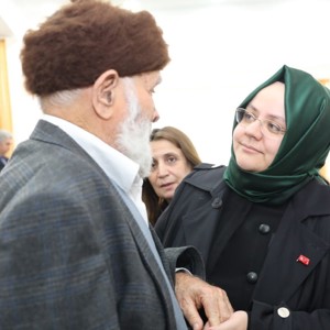 Bakan Selçuk, Elazığ'da Depremden Etkilenen Vatandaşları Ziyaret Etti - fotoğraf 1