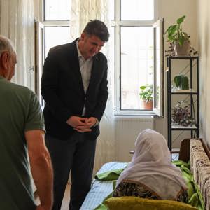Vali Ömer Kalaylı ve İl Müdürü Çetin Tutaş'tan 101 Yaşındaki Saliha Bulut Teyzeye Anlamlı Ziyaret - fotoğraf 3