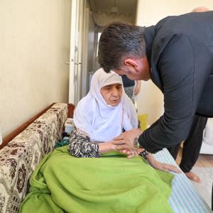 Vali Ömer Kalaylı ve İl Müdürü Çetin Tutaş'tan 101 Yaşındaki Saliha Bulut Teyzeye Anlamlı Ziyaret - fotoğraf 2